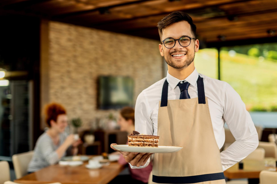 الخادم السيرة الذاتية
