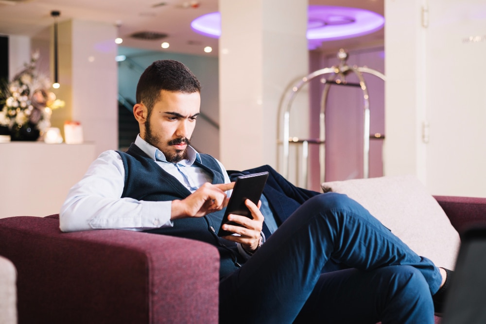 مدير الفندق السيرة الذاتية