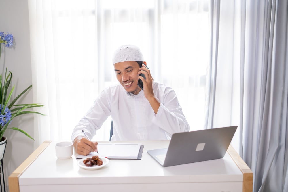 مدير الفندق السيرة الذاتية